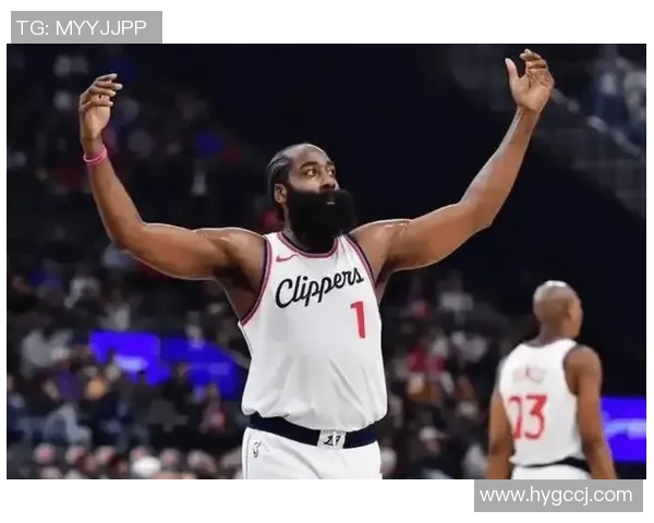 湖人队与快船队激战正酣谁能在洛城德比中笑到最后